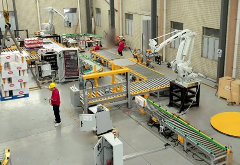 紙箱機(jī)器人碼垛在線(xiàn)纏繞包裝線(xiàn)